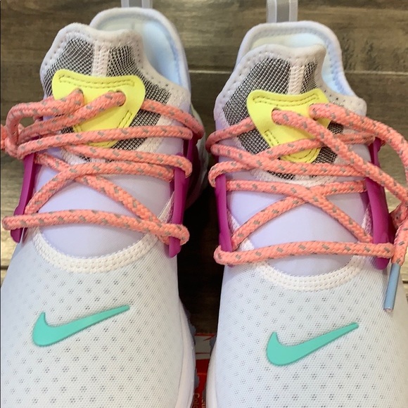 W NIKE REACT PRESTO White/Hyper Violet - Picture 5 of 16